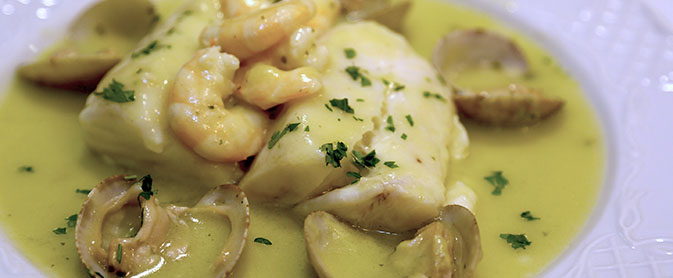 restaurante la trainera merluza con almejas